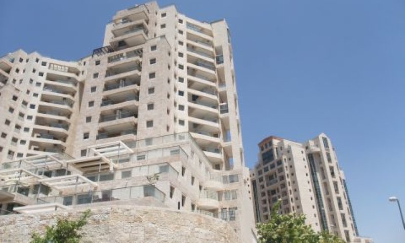 הולילנד. קיבלו הנחה של 5 מיליון דולר