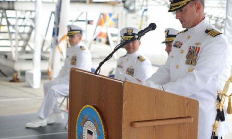 קפטן דניאל מקלאפלין [צילום: Coast Guard photo]