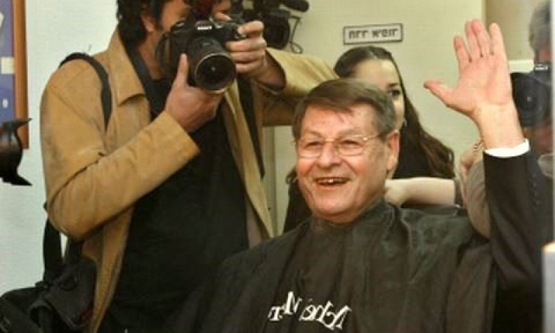 יבין בחדר האיפור [צילום: פלאש 90]