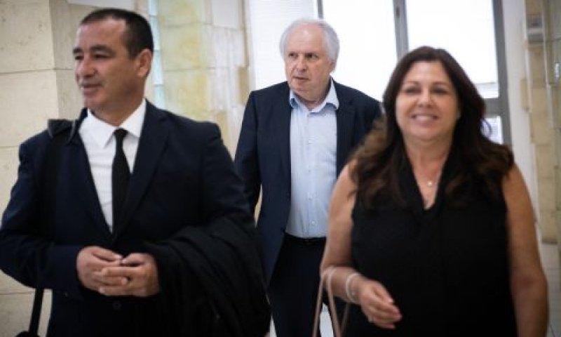 איריס ושאול אלוביץ, ז'ק חן [צילום: יונתן זינדל, פלאש 90]