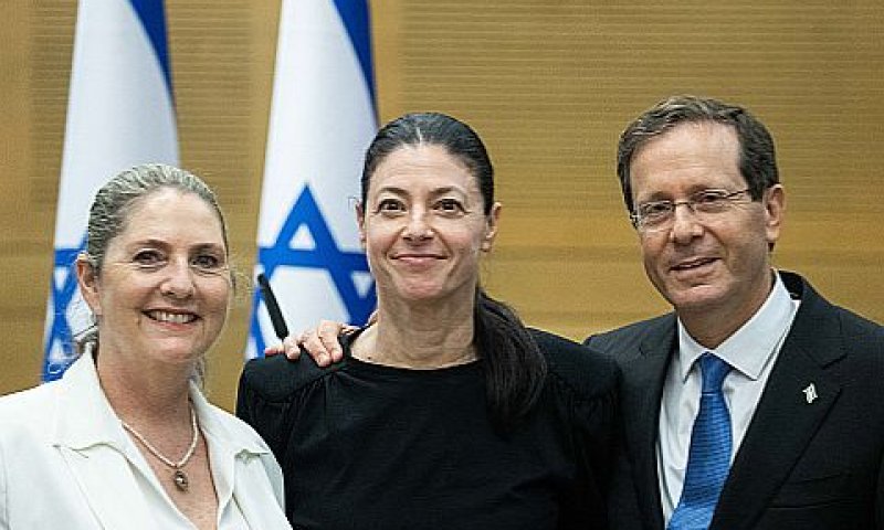 מיכאלי והנשיא הרצוג. עצירה מוחלטת [צילום: יונתן זינדל/פלאש 90]