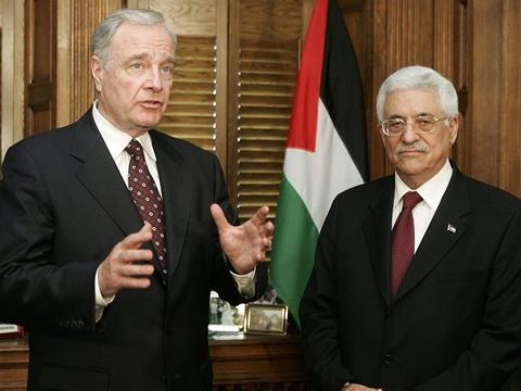 אבו מאזן בתום פגישתו עם ראש הממשלה הפלשתיני [AP]