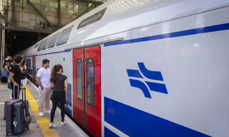ביקוש שיא לשירות [צילום: חיים גולדברג/פלאש 90]