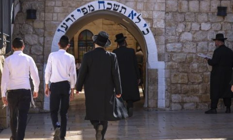 קבר רשב"י. רב או בעל ניסיון [צילום: דוד כהן, פלאש 90]