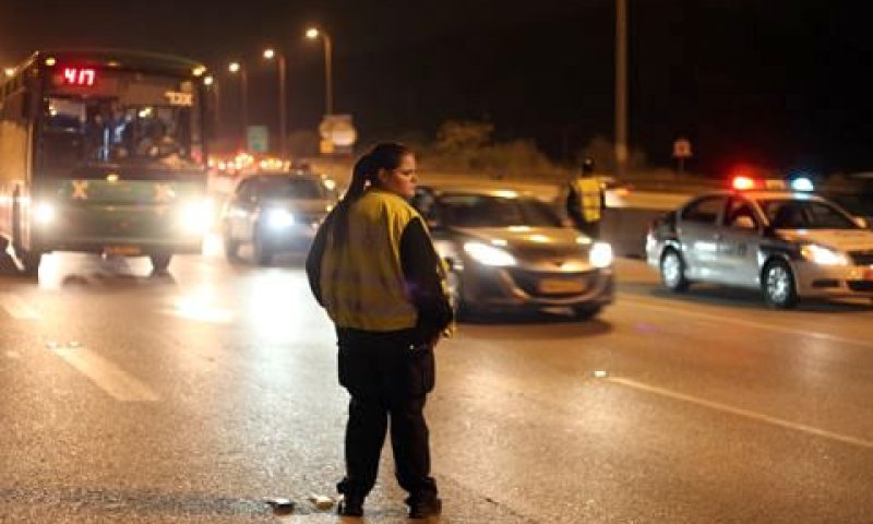 מחסומים בכניסה לירושלים [צילום: פלאש 90]