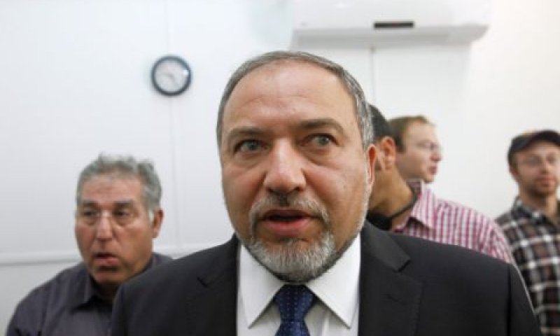 ליברמן בבית המשפט [צילום: פלאש 90]