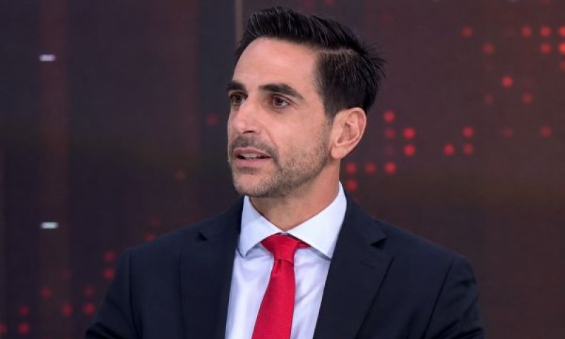 עו"ד יעקובוביץ. מייחס למעסיקו לשעבר זיוף חתימות, רמייה והתחזות [צילום: מן הטלוויזיה]