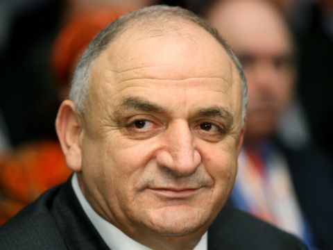 תשובה. מוכר את חלקו [צילום: משה שי/פלאש 90]