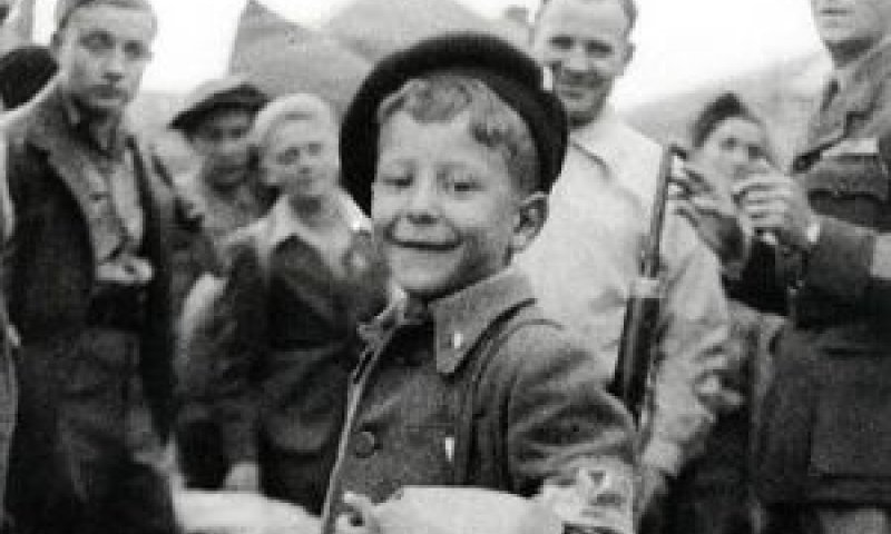 הרב לאו בעת שחרורו מהמחנה