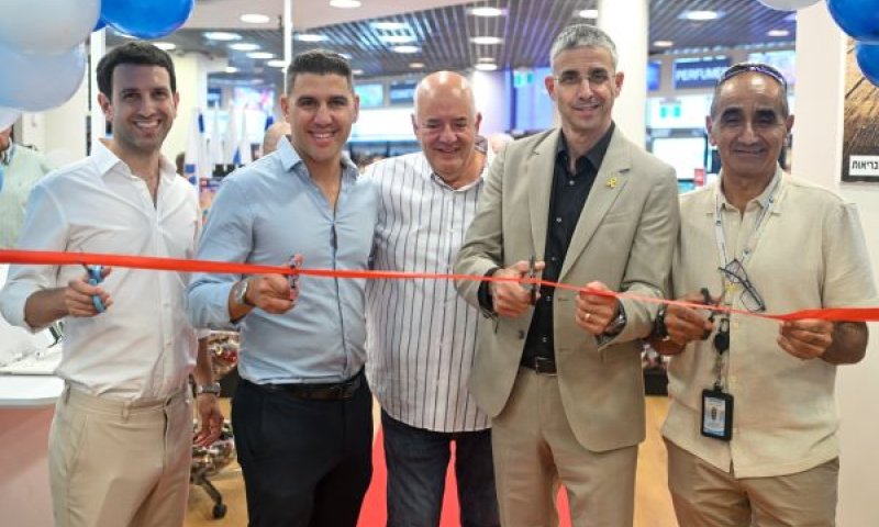 מימין לשמאל: מאיר כהן מנהל שדה התעופה חיפה, שרון קדמי מנכ"ל רשות התעופה, חגי זמיר סמנכ"ל מסופים ושתפ"א ברשות, שרון אג'ובל ואיתי לב מנכ"לים משותפים של LAYAM [צילום: רמי שלוש]