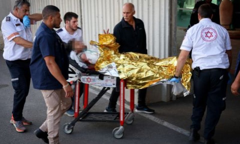פינוי פצועים מירי נ"ט למטולה [צילום: דוד כהן/פלאש 90]