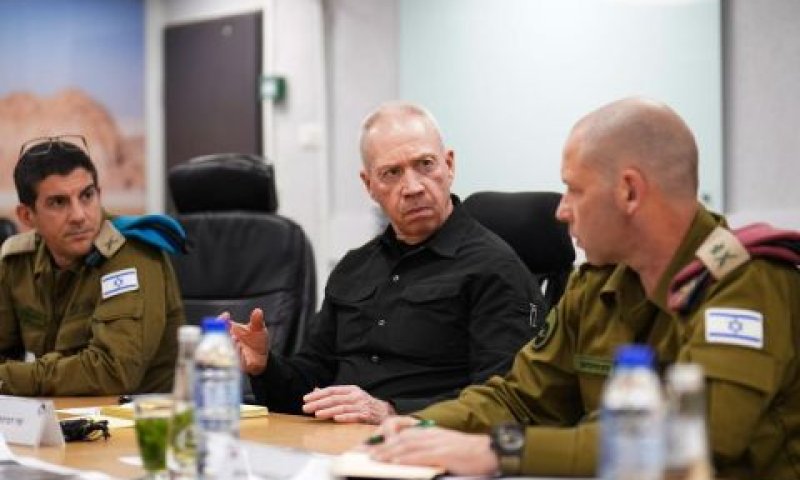 גלנט בהערכת מצב בדרום [צילום: אריאל חרמוני]