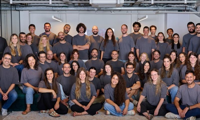 שימוש בתרגום השפה החשמלית של המוח להבנת תפקודו ולזיהוי מוקדם של מחלות [צילום: Hemispheric]