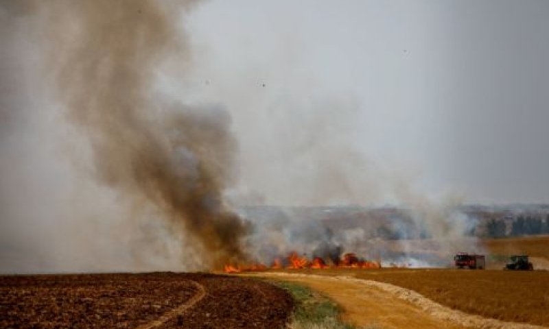 שריפה בגבול הרצועה [צילום: פלאש 90]