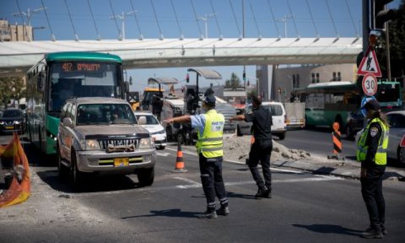 חסימת הכניסה לכלי רכב פרטיים [צילום: יונתן זינדל/פלאש 90]