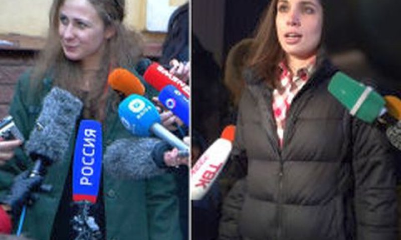 חברות פוסי ריוט לאחר שחרורן מהכלא [צילום: AP]