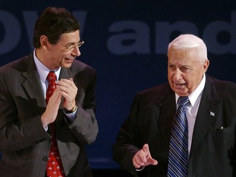 שרון והשגריר איילון ב'קולג' ברוך' [AP]