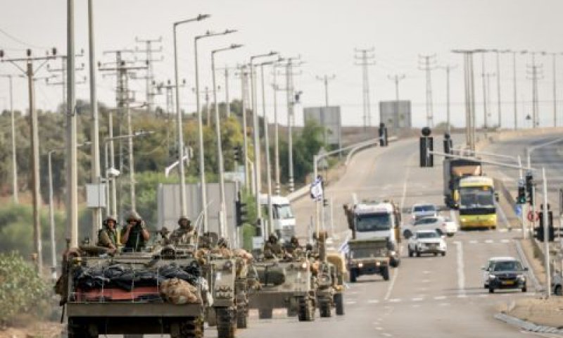 שיירה בגבול הרצועה [צילום: חיים גולדברג/פלאש 90]