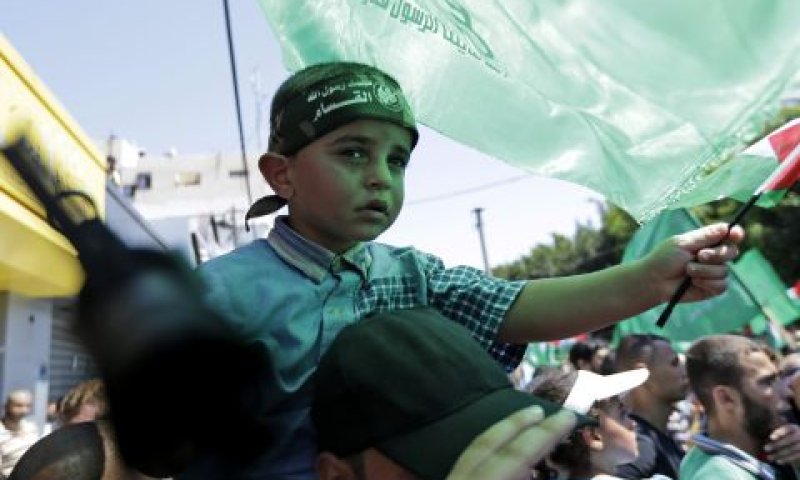 ילד בעצרת החמאס בעזה [צילום: AP]