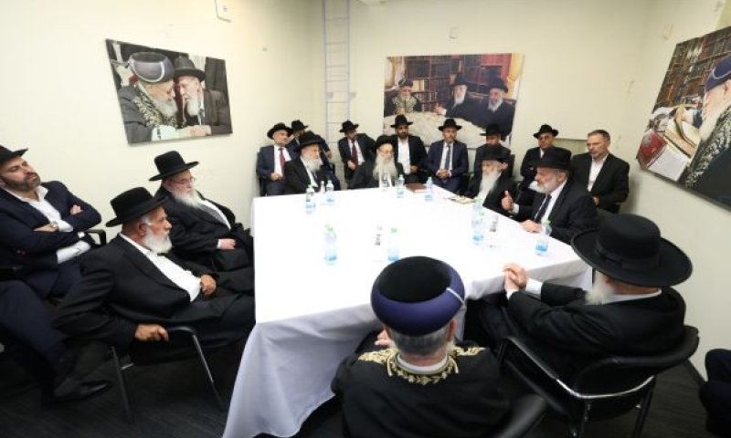 דרעי בישיבת מועצת החכמים [צילום: יעקב כהן]