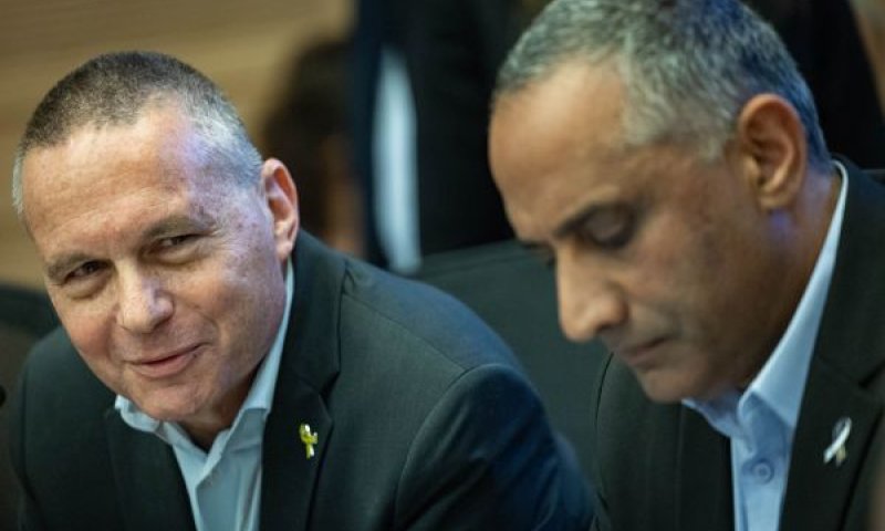שי (משמאל) ושמחי. אבות שכולים [צילום: יונתן זינדל, פלאש 90]