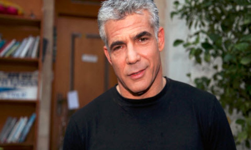 לפיד. מפגש בעייתי ביותר [צילום: פלאש 90]