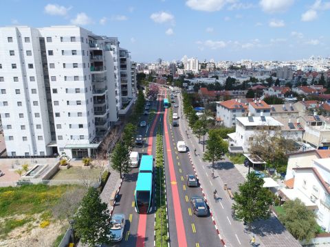 הדמיית קו כחול רחובות-רחוב הרצל [עדי בואנו/סטודיו ארקפאקט]