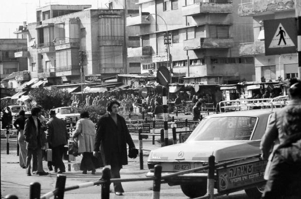 רחוב בתל אביב בשנות השבעים [צילום: משה שי/פלאש 90]