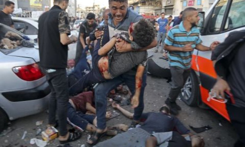 נפגעים רבים מתקיפת האמבולנס [צילום: עבד חאלד/AP]