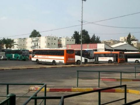 אוטובוסי נתיב אקספרס ואגד בתחנה המרכזית בנהריה