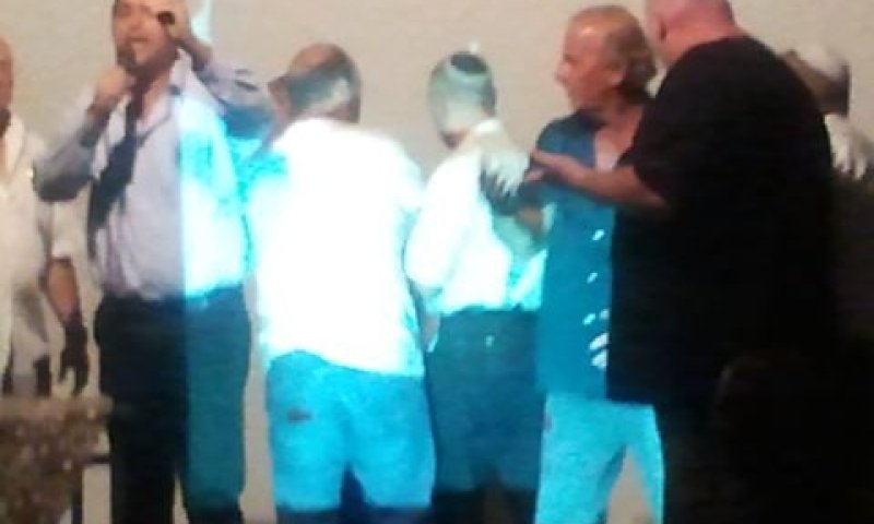 דחיפות על הבמה