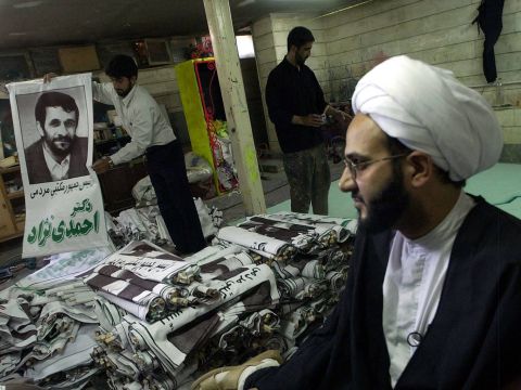 מטה הבחירות של אחמדינג'אד [AP]