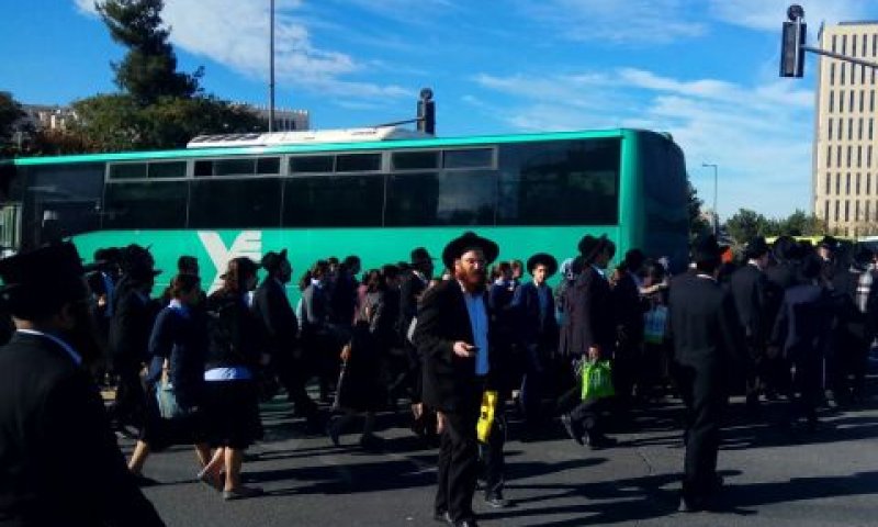 האם התחנות ערוכות לקליטת נוסעים רבים [צילום: בועז בן-ארי]