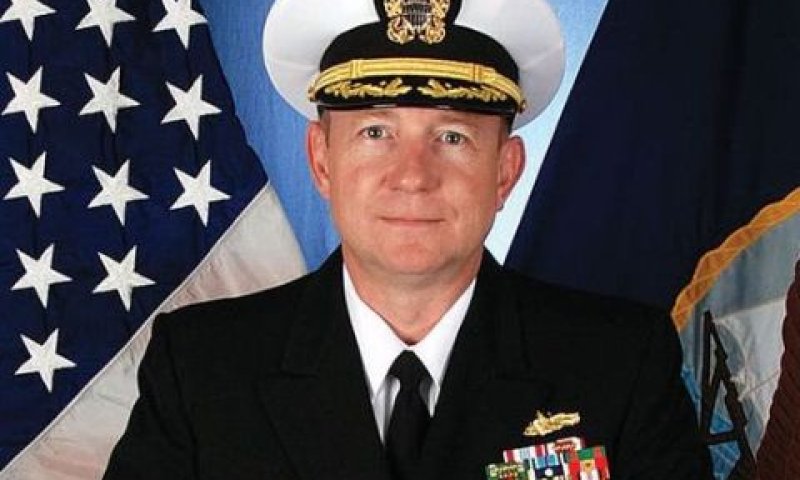 קפטן בריאן סורנסון [צילום: US Navy]