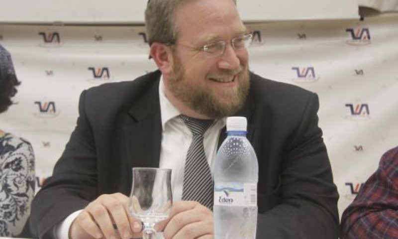 פינדרוס. חוסר תום לב