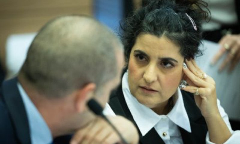 אפיק. עיניים עצומות לרווחה [צילום: יונתן זינדל/פלאש 90]