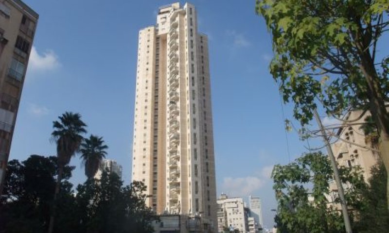 מגדלי התמרים. מחסנים מאז 1954