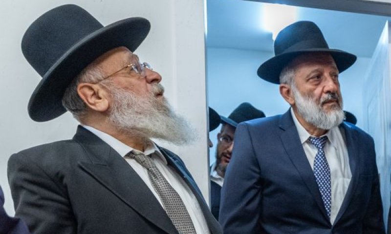 אריה דרעי, הרב יצחק יוסף [צילום: יונתן זינדל/פלאש 90]
