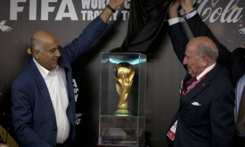 רג'וב ובלאטר. ישראל לא תושעה [צילום: AP/Nasser Nasser]