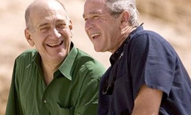 בוש ואולמרט. מנהיגים בדרכם הסופית [AP]