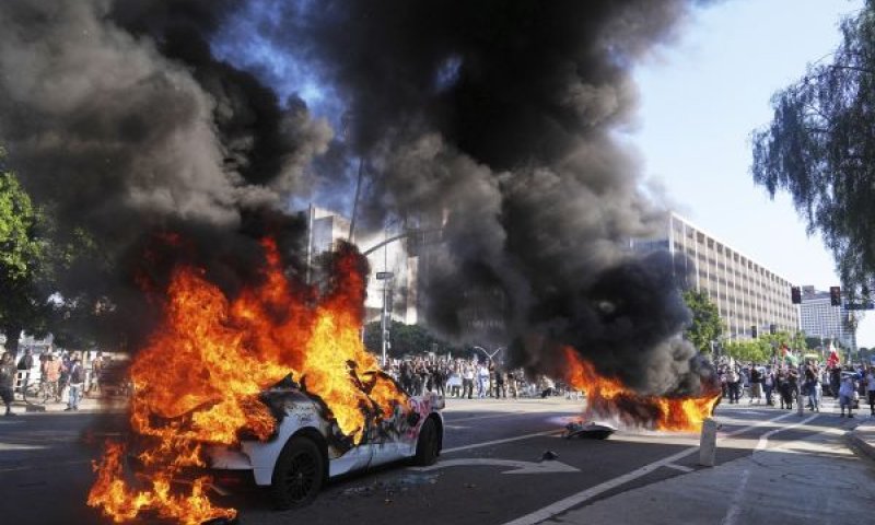 המהומות נמשכות ארבעה ימים [צילום: ג'יי הונג, AP]
