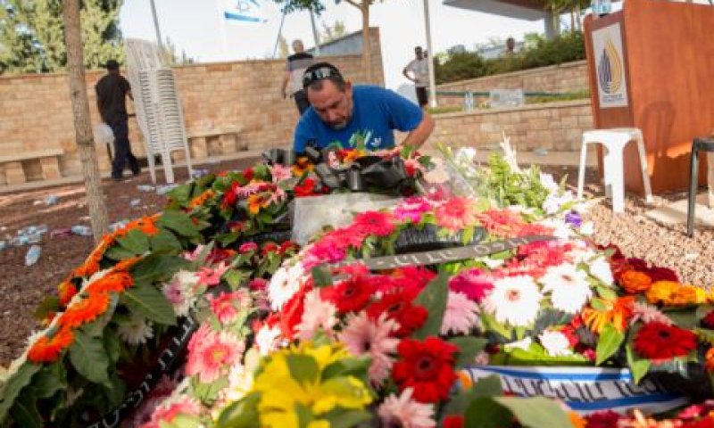 קברו של אפרים ברכה [צילום: מרים אלסטר/פלאש 90]