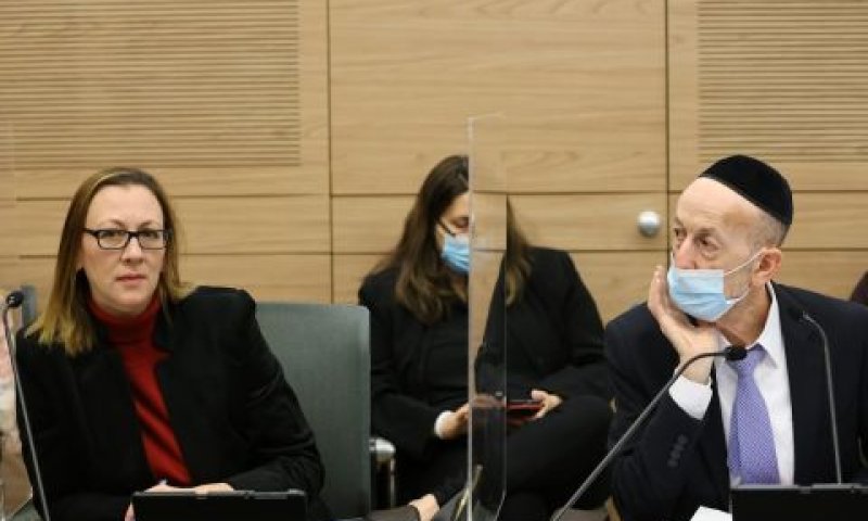 אורי מקלב ויוליה מלינובסקי [צילום: נועם מושקוביץ/דוברות הכנסת]