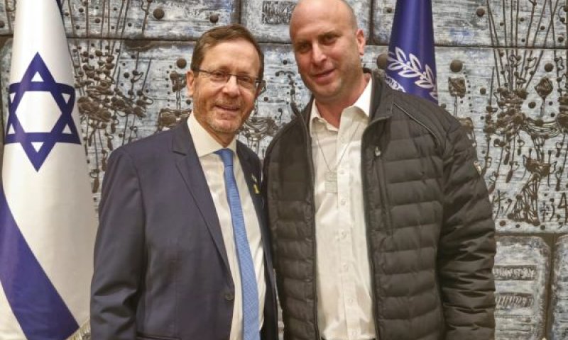 קרויזר והרצוג