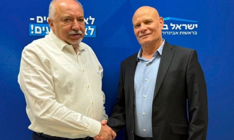 גיל סגל, אביגדור ליברמן [צילום: ישראל ביתנו]
