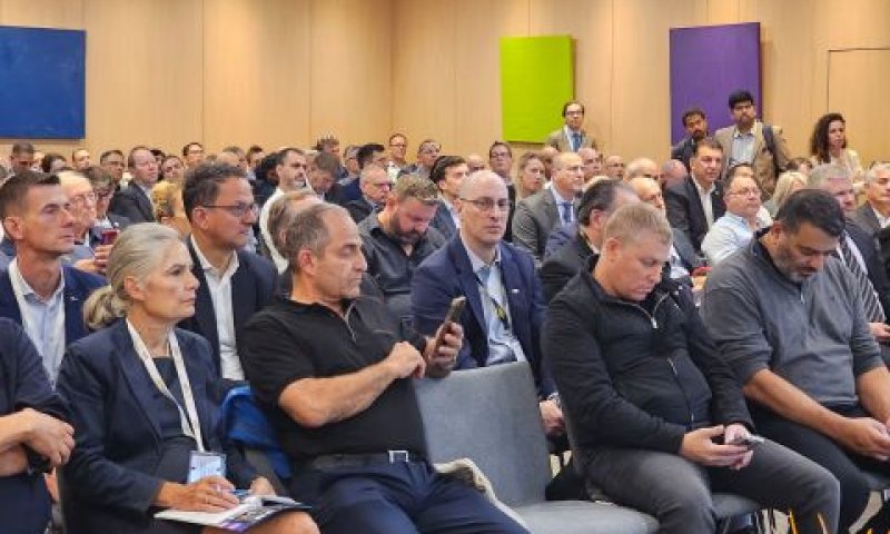 משתתפים בכנס מאזינים להרצאות נציגי ישראל [צילום: נת"ע]