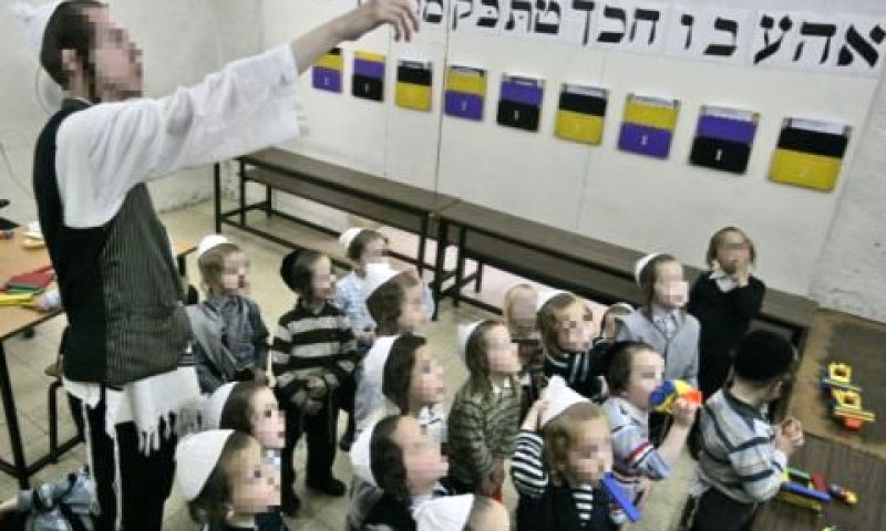 מורה ותלמידים בתלמוד תורה [צילום אילוסטרציה: פלאש 90]
