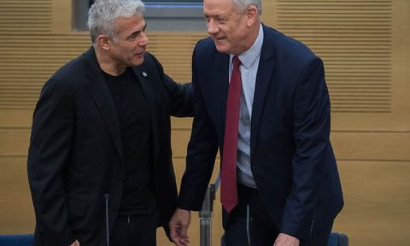 גנץ. נאלץ להתקפל בגלל לפיד? [צילום: יונתן זינדל/פלאש 90]