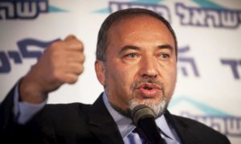 ליברמן. 40 דקות חקירה [צילום: AP]