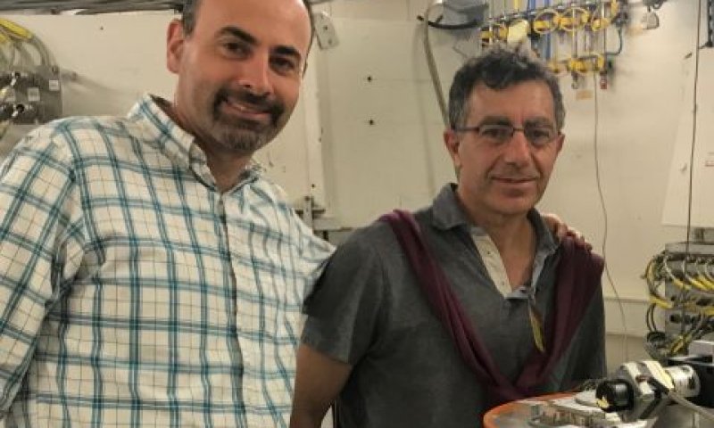 פרופ' ג'וזפה פליני מאוניברסיטת בולוניה (מימין) ופרופ' בעז פוקרוי מהטכניון [צילום: דוברות הטכניון]